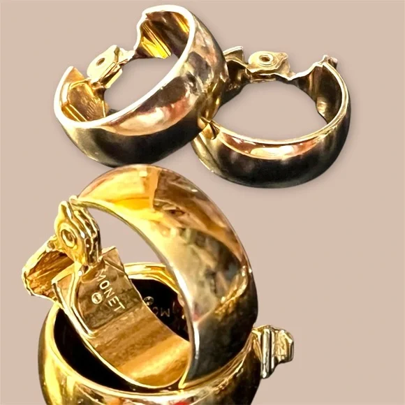 Assorted Women's Clip On Earrings Set - New & Vintage. One is a Monet Stamped - Picture 5 of 5